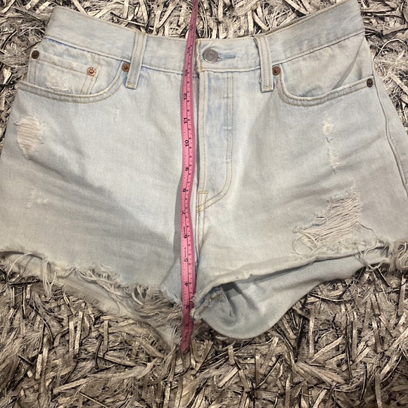Levi’s High Waisted Shorts - Picture 6 of 6